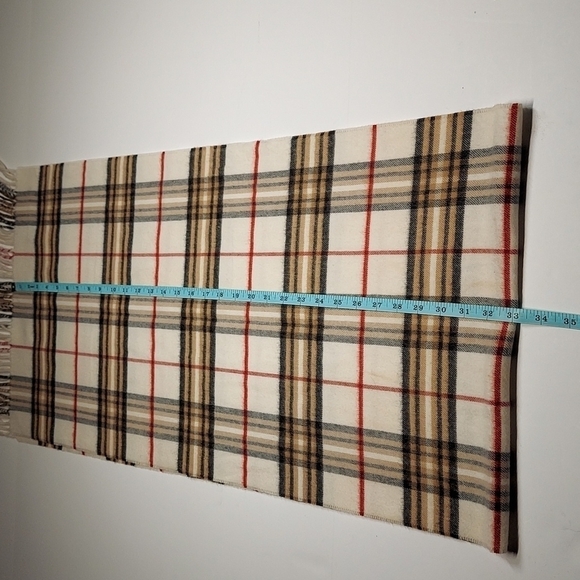 Cashmink Burberry plaid scarf with FRAAS Plaid 15.5in W X 66in L - Picture 4 of 7